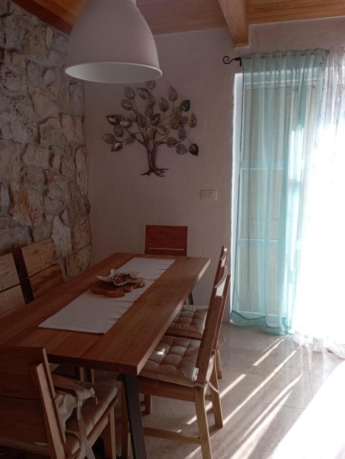 Small Old House Nedescina Exterior foto